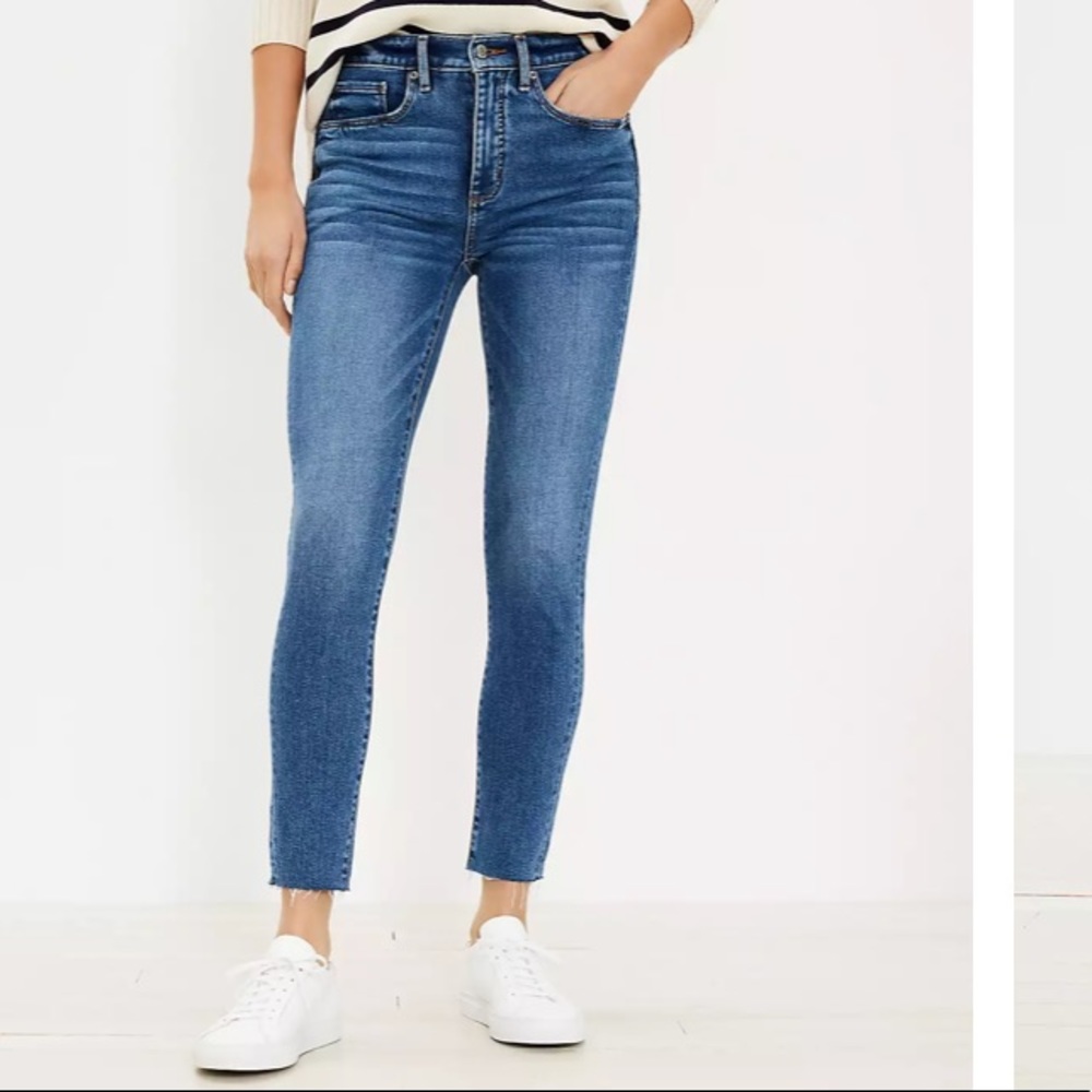 NWOT Loft mid-rise skinny jeans in medium-dark wash. Size 30.